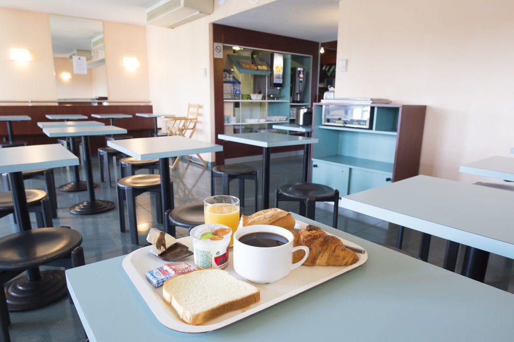 Moulins Hotel
